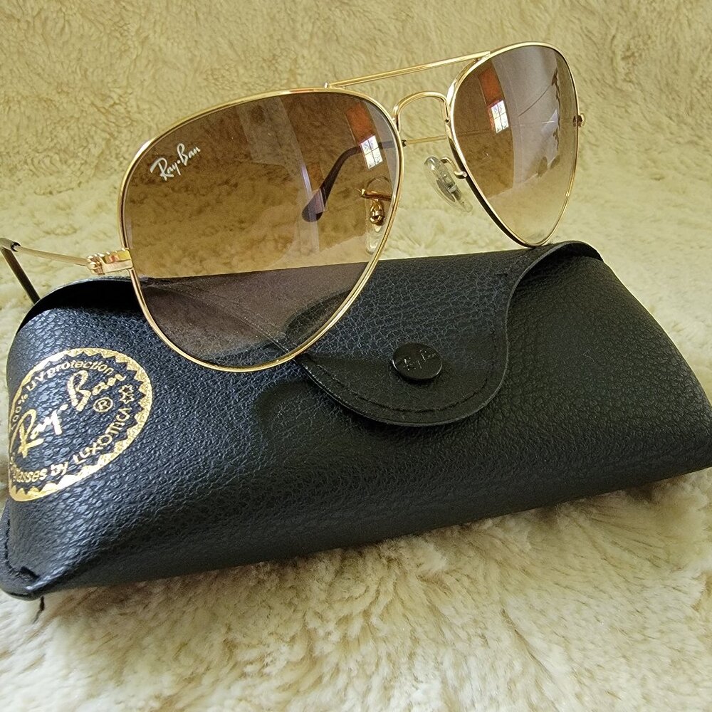RAY-BAN AVIATOR LARGE METAL RB-3025 BROWN GRADIENT NEW IN CASE SELDOM WORN.